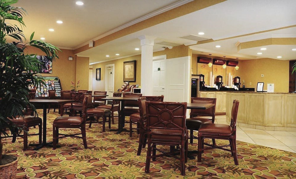 Palmera Inn And Suites Hilton Head Island Exterior photo