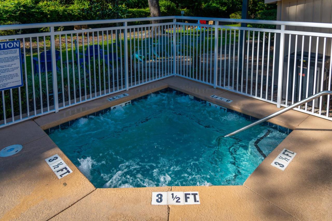 Palmera Inn And Suites Hilton Head Island Exterior photo